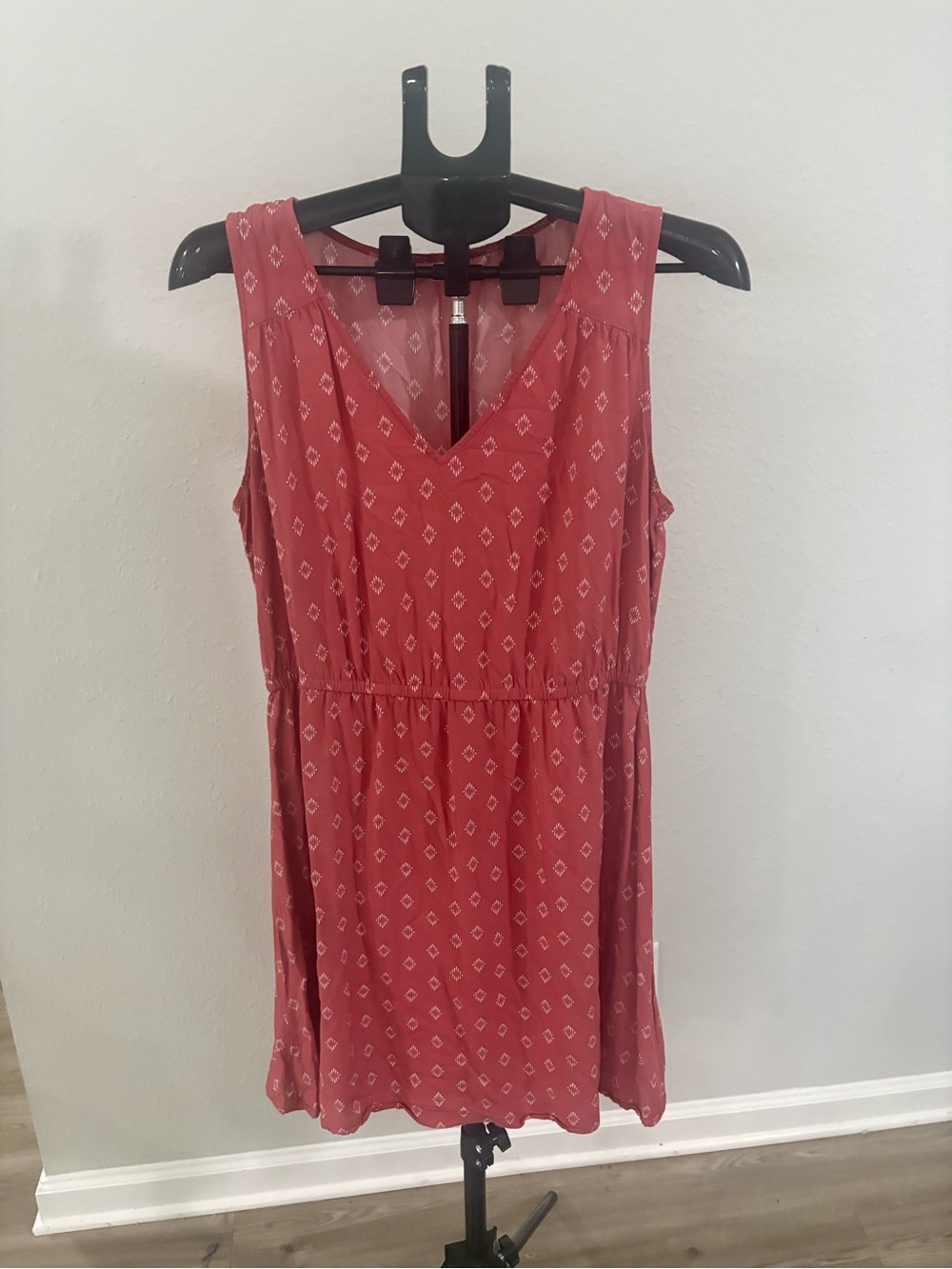 Old Navy Coral Diamond-Print Sleeveless V-Neck Mini Dress